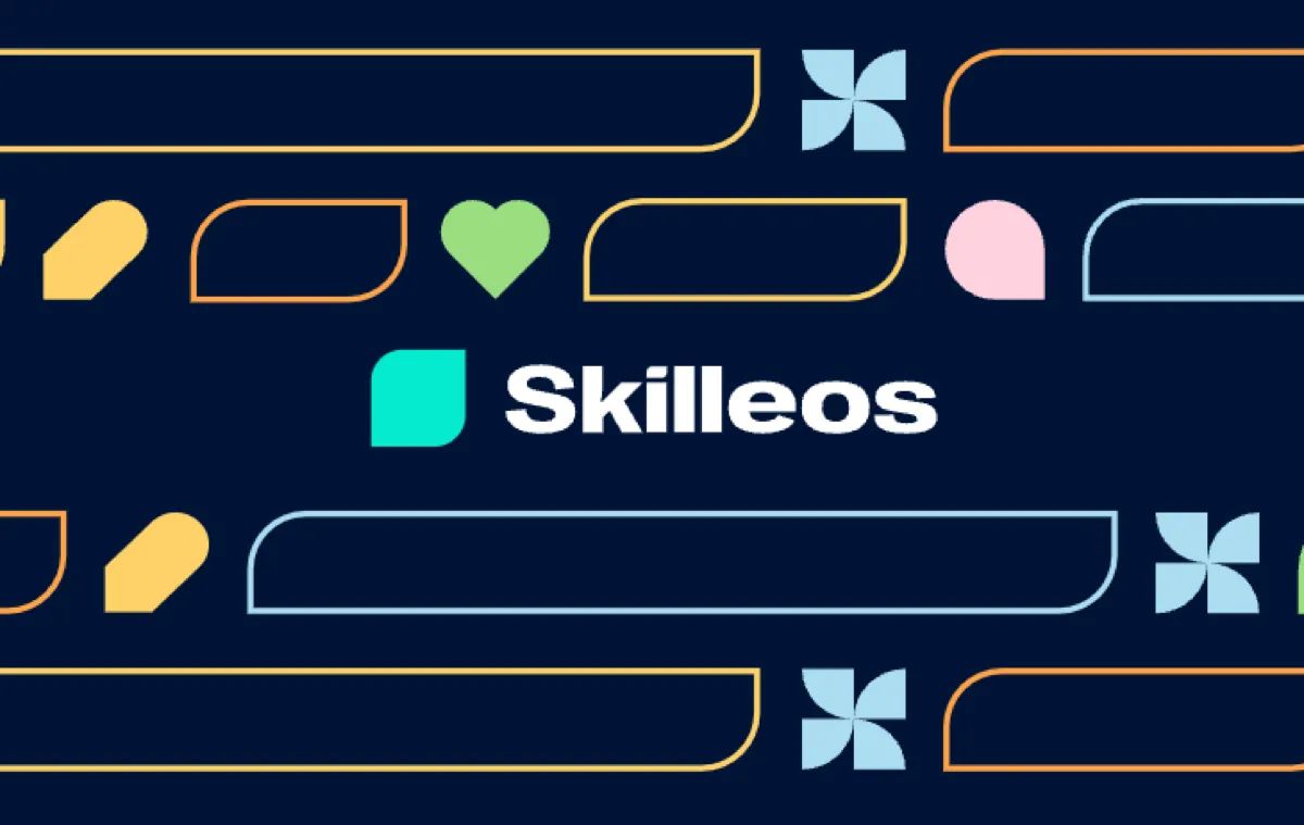 Logo Skilleos sur fond sombre, entouré de motifs graphiques de la nouvelle identité